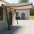 Toldo retráctil automático con postes color crema 4,5x3