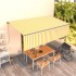 Toldo retráctil manual con persiana amarillo y blanco 5x3